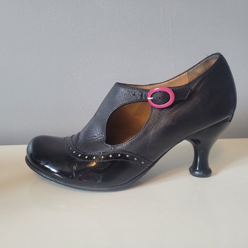 Fluevog Bellevue Ella Baker Brogued Heel With Cutout, GUC, Size 6 - Picture 6 of 11